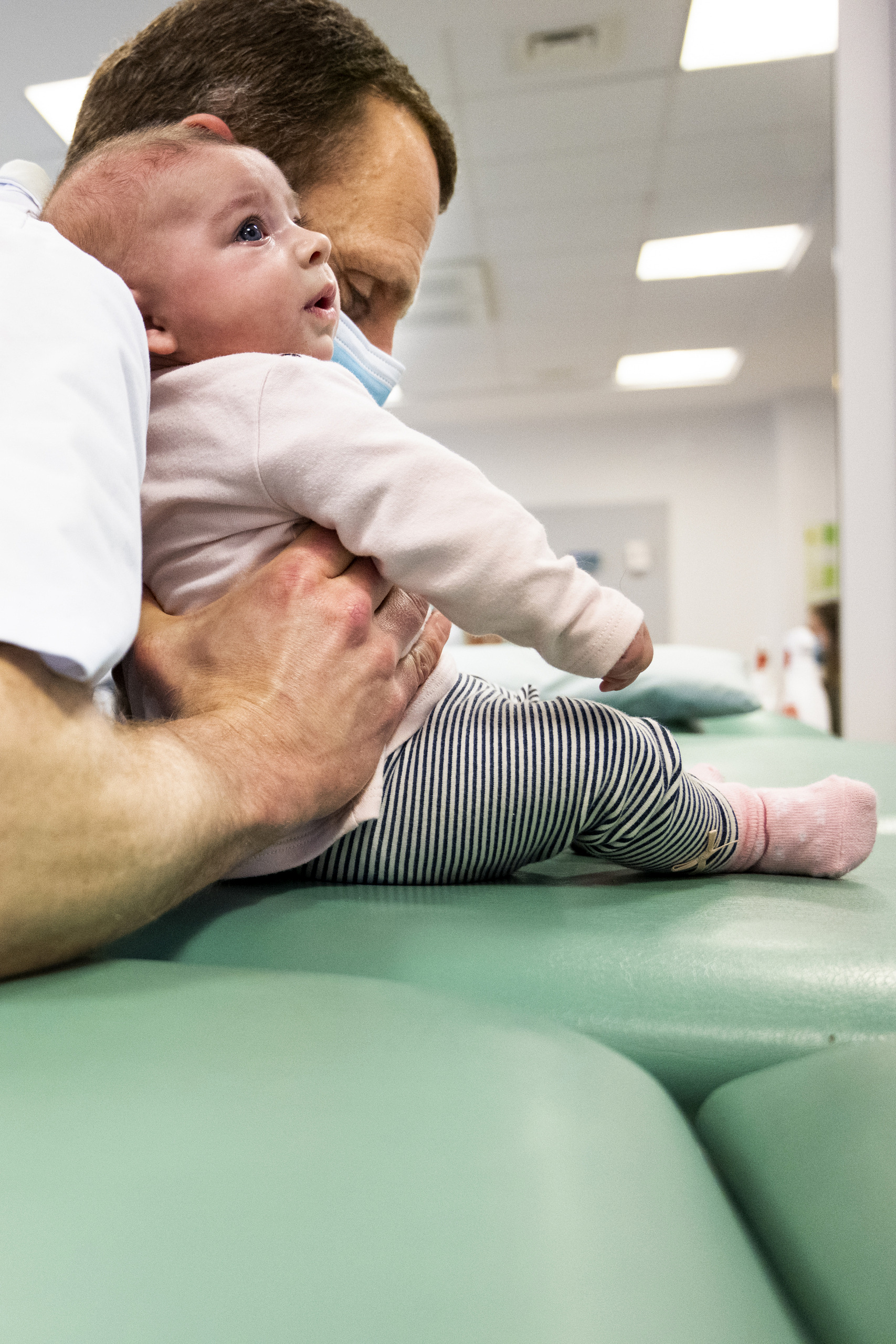 L’ostéopathie, pour favoriser le bien-être des bébés et des mamans à Tournai 2